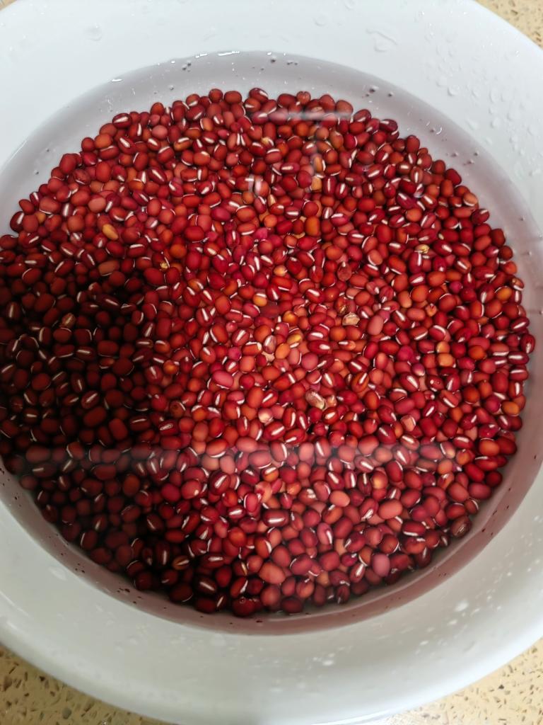 美容养颜的红豆沙的做法 步骤1