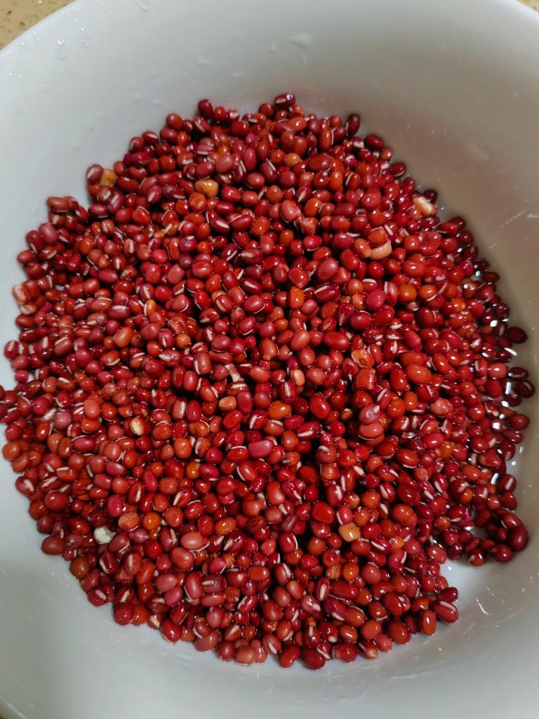 美容养颜的红豆沙的做法 步骤2